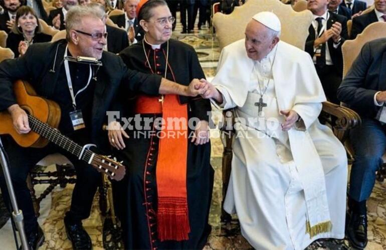 Imagen de León Gieco cantó "Sólo le pido a Dios" en el Vaticano e hizo emocionar al papa Francisco