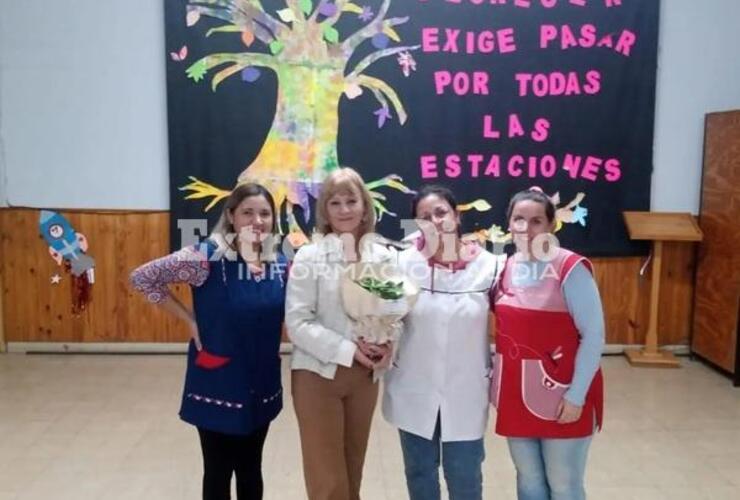 Imagen de Centenario: La ex docente Silvia Brasca visitó la Escuela N°247