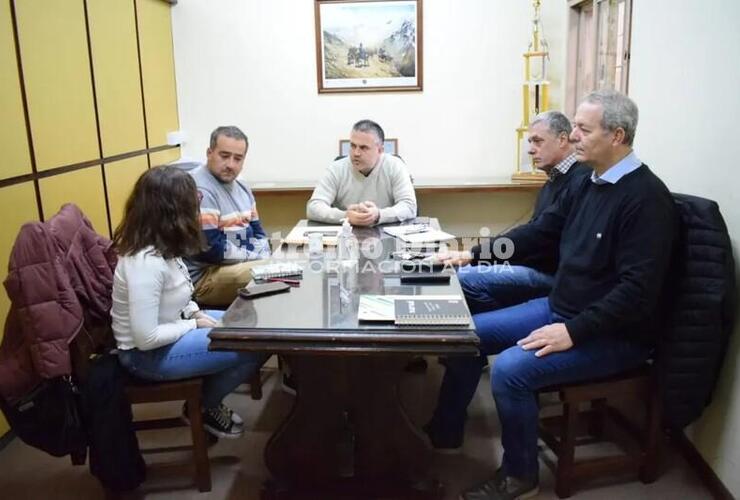 Imagen de Mi Lote II: Reunión entre los concejales y el director de Hábitat, Lucas Zanchetta