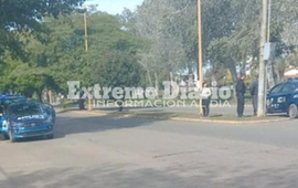 El personal policial durante el procedimiento que tuvo lugar este martes.
