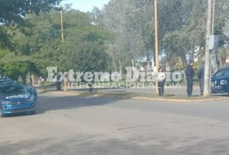 El personal policial durante el procedimiento que tuvo lugar este martes.