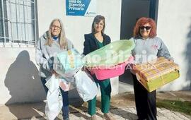 Imagen de Las Reinas Tejedoras entregaron donaciones en la sala de atenci&oacute;n primario del barrio Playa Hermosa