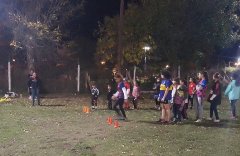 Imagen de Los Amigos de la Estación, incorporaron Escuela de fútbol Infantil y PreJuvenil Femenino.