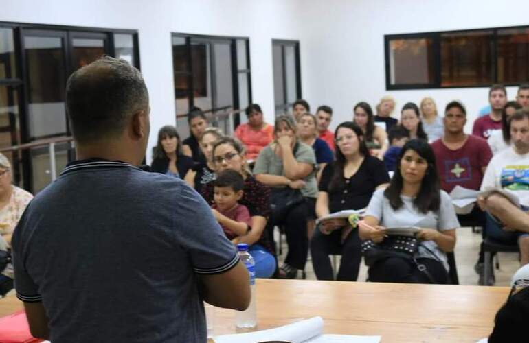 Hace unos d&iacute;as, unas 40 personas asistieron a la reuni&oacute;n informativa, a la expectativa de recabar y presentar la documentaci&oacute;n.