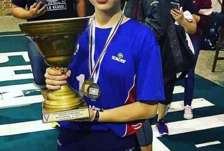 Imagen de Lola Tiz&oacute;n, jugadora de Uni&oacute;n, convocada para la Selecci&oacute;n Rosarina de V&oacute;ley.