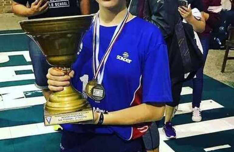 Imagen de Lola Tiz&oacute;n, jugadora de Uni&oacute;n, convocada para la Selecci&oacute;n Rosarina de V&oacute;ley.