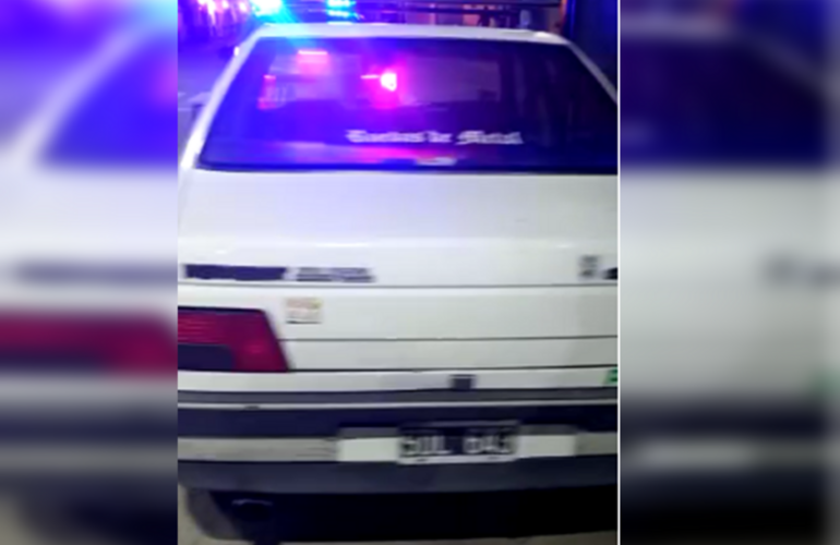 El film&oacute; su auto para certificar en qu&eacute; condiciones lo enviaron al corral&oacute;n.