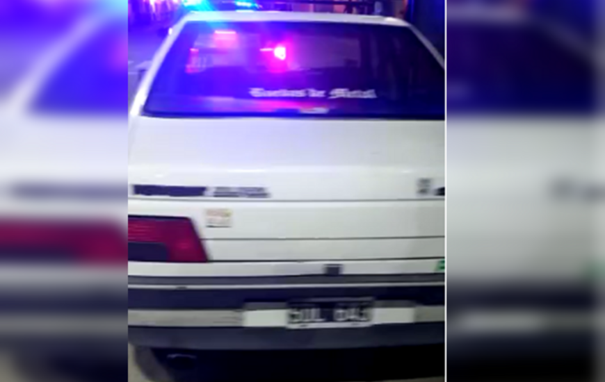 El film&oacute; su auto para certificar en qu&eacute; condiciones lo enviaron al corral&oacute;n.