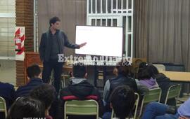 Imagen de El representante de Siemens brind&oacute; una charla en la escuela T&eacute;cnica N&deg;650