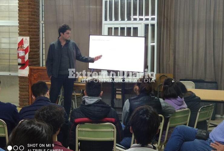 Imagen de El representante de Siemens brind&oacute; una charla en la escuela T&eacute;cnica N&deg;650