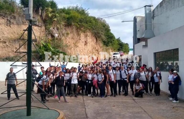 Imagen de Escuela Comercial: Proyecto Caminata al Rowing Club