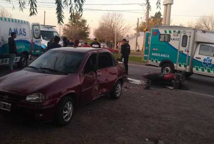 Imagen de Fuerte accidente entre una moto y un automóvil