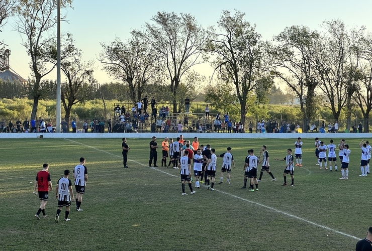 Imagen de 1ª división: Unión venció 2-0 a Central Argentino y sigue líder del torneo.