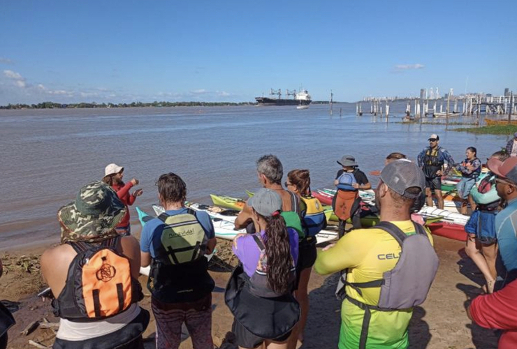 Imagen de Kayakistas del Rowing Club, participaron de un Curso para Guías e Instructores de Kayak.