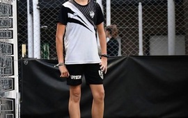 Las chicas del �Panza� entrenan en la cancha sint&eacute;tica.