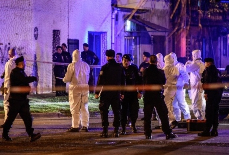 La Policía trabajaba en la escena del crimen. (Ana Isla/Rosario3)