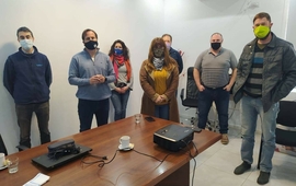 Foto archivo: Vecinos apuntaron enojados contra la clase pol&iacute;tica y la empresa: "Nos toman de tarados".