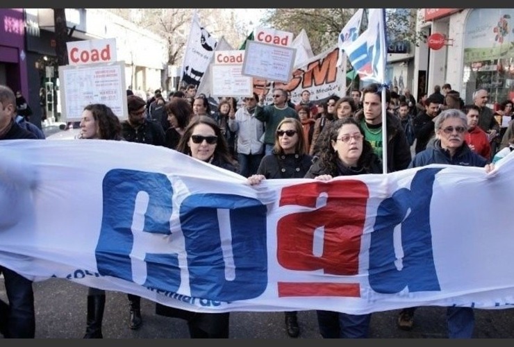 Imagen de Docentes de la UNR votan posible paro en el marco de un plan de lucha