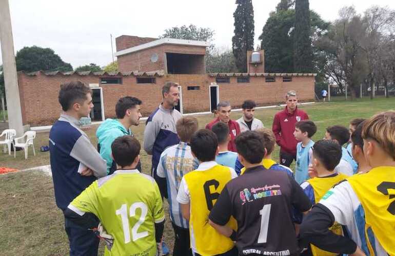 Imagen de River Plate, realizó prueba de jugadores de inferiores en Central Argentino.