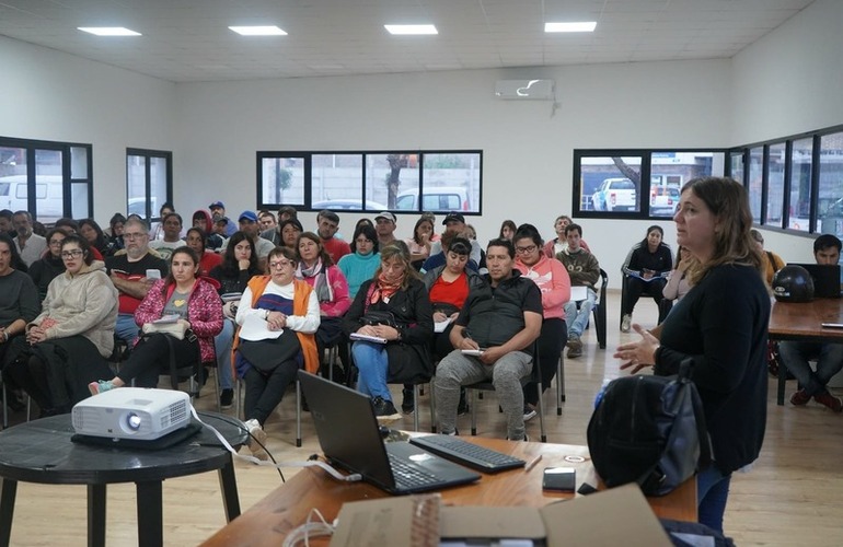 Imagen de Se realizó en el Complejo "Los Tiburones" una jornada de capacitación en manipulación segura de alimentos