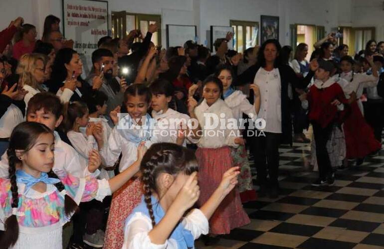 Imagen de Fighiera: Acto aniversario de la Revolución de Mayo