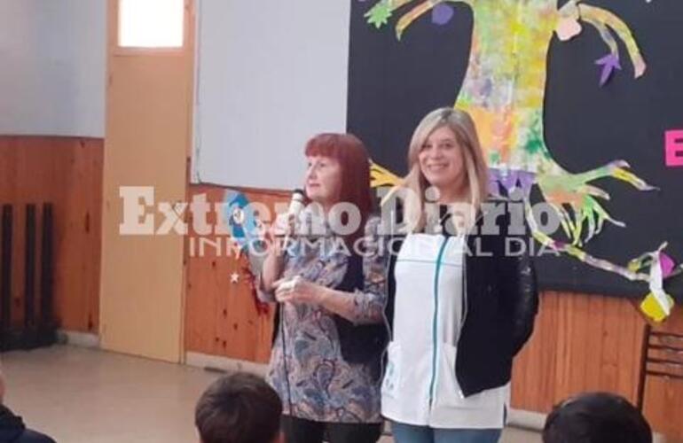 Imagen de La Escuela N°247 recibió a ex docentes en el marco de su centenario