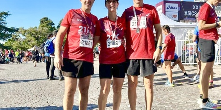 Imagen de El equipo de Running de Labarra Olímpica, corrió en Rosario.