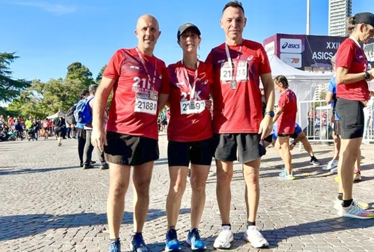 Imagen de El equipo de Running de Labarra Olímpica, corrió en Rosario.