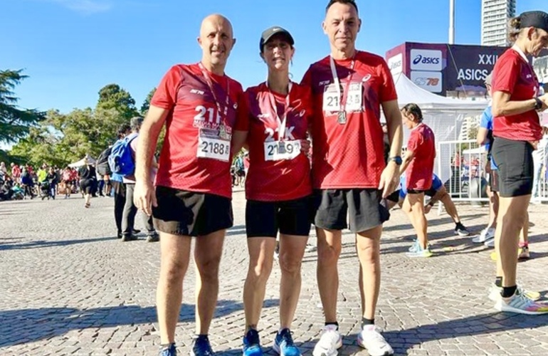 Imagen de El equipo de Running de Labarra Olímpica, corrió en Rosario.