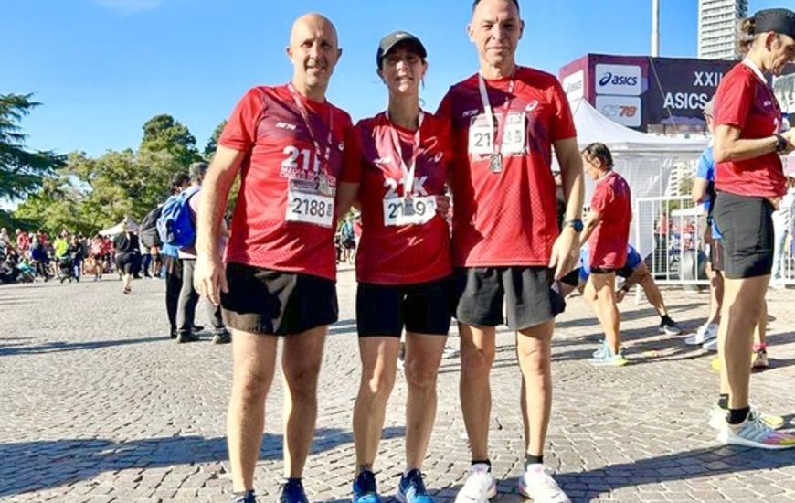 Imagen de El equipo de Running de Labarra Olímpica, corrió en Rosario.