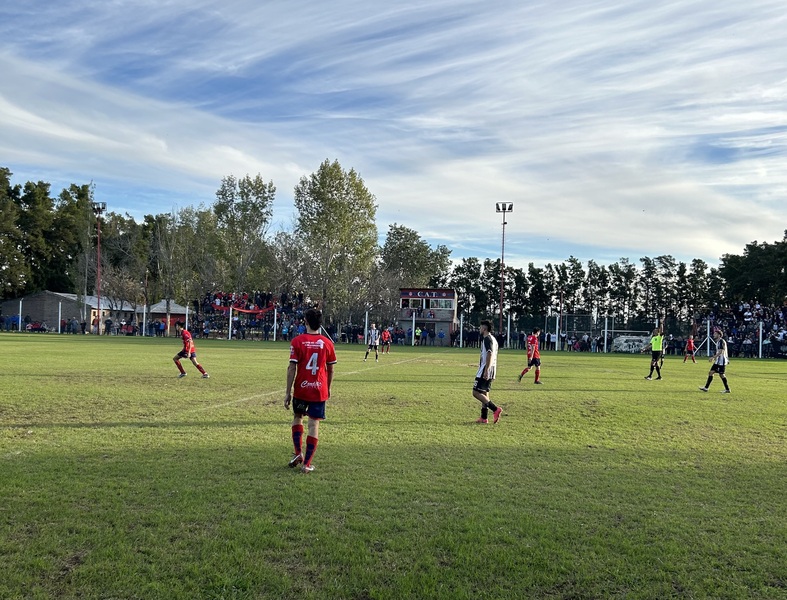 Imagen de Unión venció 2 a 1 a Talleres por los Cuartos de Final de ida del Torneo Apertura