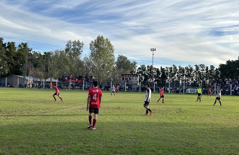 Imagen de Unión venció 2 a 1 a Talleres por los Cuartos de Final de ida del Torneo Apertura