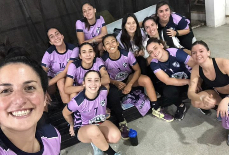 Imagen de Las chicas de Libertad vencieron a Sagrado Corazón y siguen invictas en el torneo.