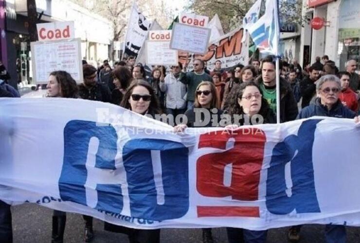 Imagen de Docentes de la UNR realizarán asamblea para votar un nuevo plan de lucha por salarios