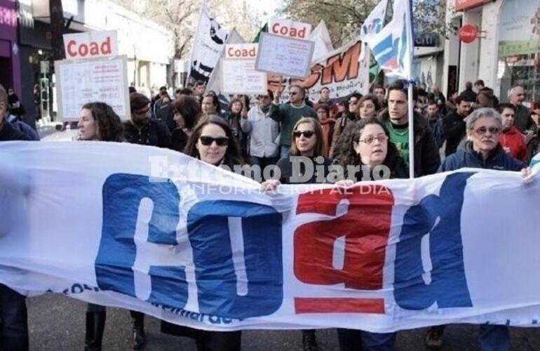 Imagen de Docentes de la UNR realizarán asamblea para votar un nuevo plan de lucha por salarios