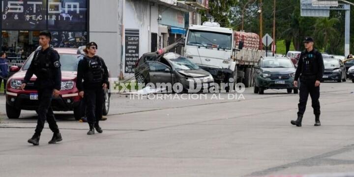 Imagen de Un camión sin frenos provocó choque múltiple en Villa Gobernador Gálvez, con una mujer fallecida