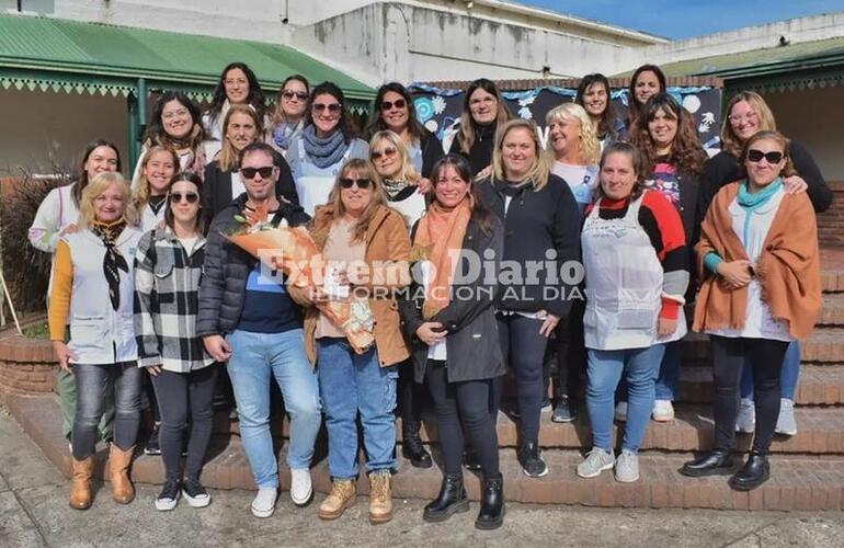 Imagen de La Escuela Fiscal agasajó a la docente Claudia Tomés por su jubilación