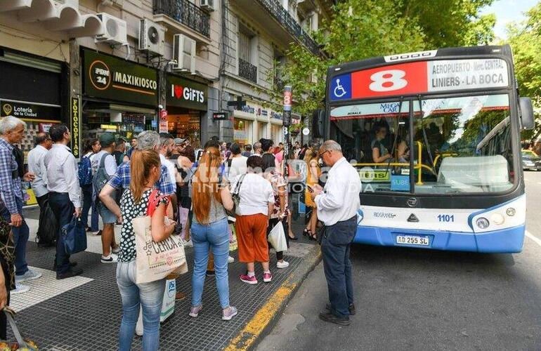 Imagen de Extendieron la conciliación obligatoria y quedó sin efecto el paro de colectivos anunciado para este martes