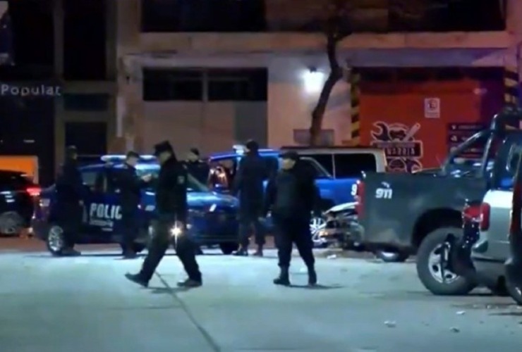 Una de las balaceras impact&oacute; contra el frente de la seccional 16&ordf; de polic&iacute;a, de barrio Tablada.