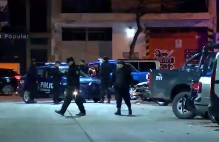 Una de las balaceras impactó contra el frente de la seccional 16ª de policía, de barrio Tablada.