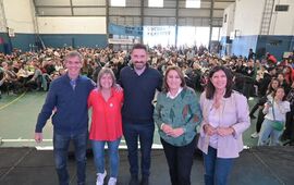 Imagen de Fein, Garc&iacute;a y Est&eacute;vez encabezaron un multitudinario locro en rosario: "la gente quiere recuperar buenos gobiernos"