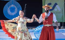 Imagen de La Comuna Alvear cerr&oacute; la conmemoraci&oacute;n de la Revoluci&oacute;n de Mayo con una pe&ntilde;a en el Centro de Expresiones
