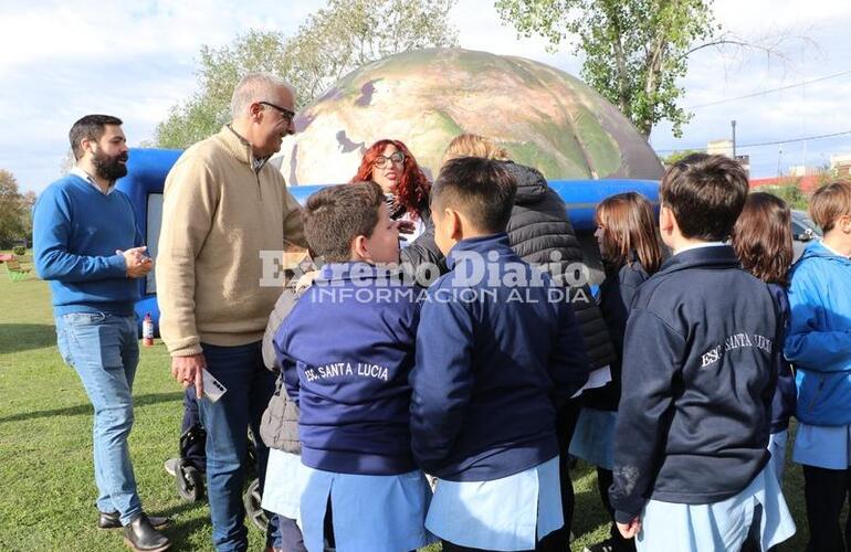 Imagen de Más de mil personas visitaron el Planetario Móvil en el Paseo Pedro Spina