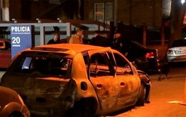 Dos disparos dieron contra la fachada de la dependencia policial y otro en un auto estacionado. (El Tres (captura))
