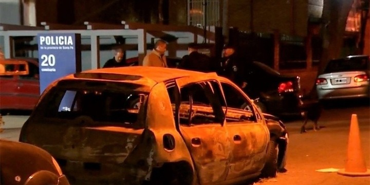 Dos disparos dieron contra la fachada de la dependencia policial y otro en un auto estacionado. (El Tres (captura))