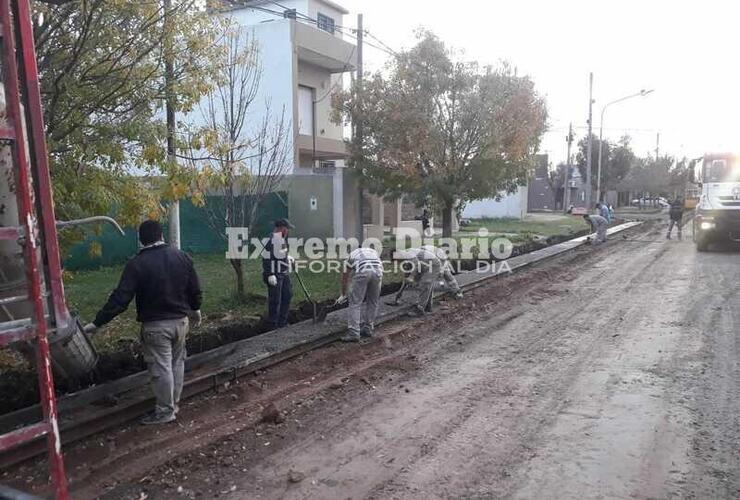 Imagen de Continúan las obras de cordón cuneta en el loteo Zanchetta