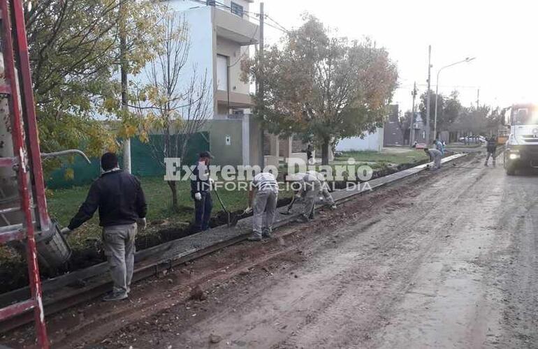 Imagen de Continúan las obras de cordón cuneta en el loteo Zanchetta