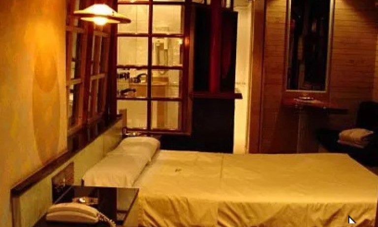 Imagen de Fue a un albergue transitorio pero no sab&iacute;a que era Polic&iacute;a y al ver el arma llam&oacute; al 911