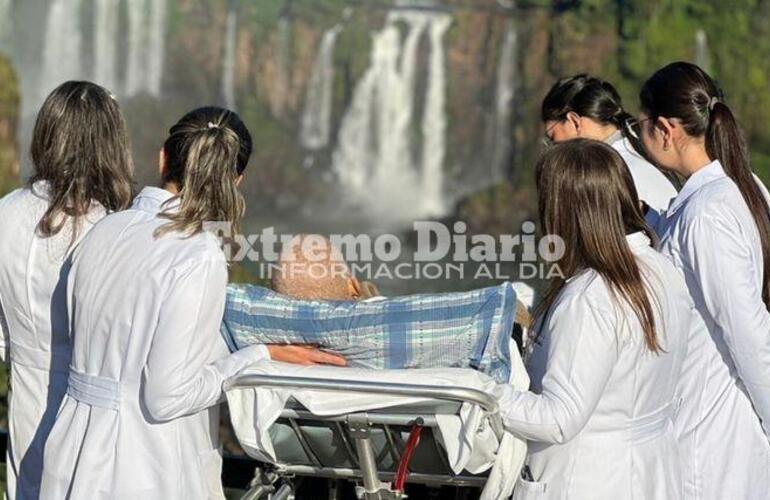 Imagen de Un grupo de médicos cumplió el sueño de un paciente de conocer las Cataratas