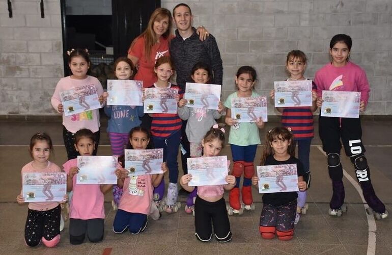 Imagen de Talleres participó de una clínica de patín a cargo de Tomas Masia